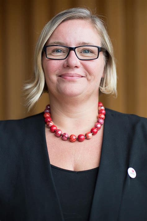 See more ideas about logo design, logos, design. Partiet Rødt | «Omtanken varmer som en skvett i buksa»
