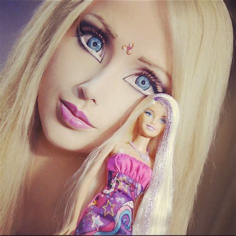¿recuerdas La Primera Barbie Humana No Sabemos Cómo Acabará Su Historia Pero Menudo Cambio Ha