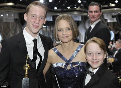 Jodie Foster Gay Actress To Tell Sons Who Their Father Is When They Turn 21 Daily Mail Online