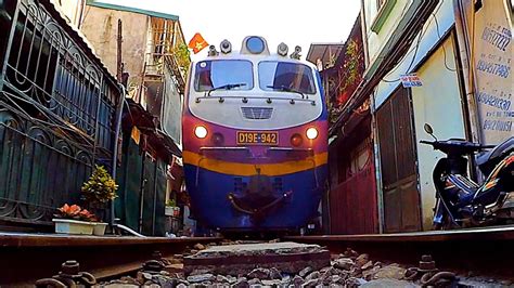 Railway Camera Under Train Runs Over Camera Train Street Hanoi Камера