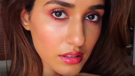 Disha Patani Turns Beauty Vlogger Amid Lockdown Posts First Ever Make