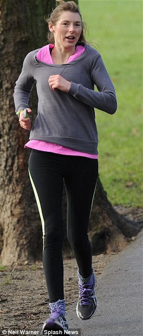 Jools Oliver Reveals Her Slim Frame As She Heads Out Jogging In Primrose Hill Daily Mail Online