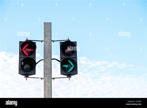 Traffic Light Green Arrow Hi Res Stock Photography And Images Alamy