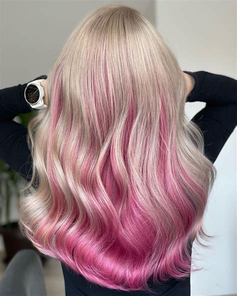 Cabello rubio con mechas rosas ideas bonitas para teñirte All Things Hair MX