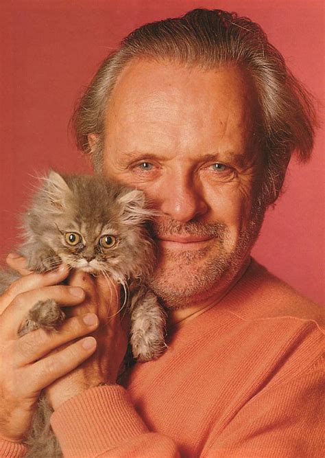 10 Awkward Vintage Photos Of Men Posing With Their Cats