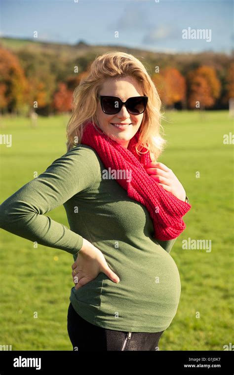 Blonde Junge Schwangere Stockfotografie Alamy