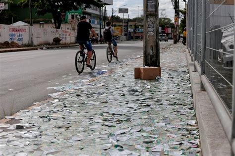 Ruas Do Recife E Da Região Metropolitana Amanhecem Sujas Prática é Considerada Crime Folha Pe