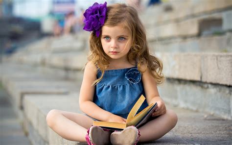 Wallpaper Cute Little Girl Reading A Book 2560x1600 Hd Picture Image
