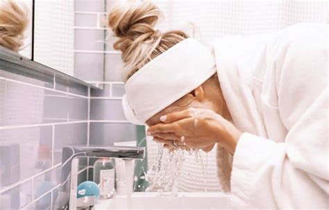 How To Wash Your Face The Right Way An Easy Guide To Cleansing