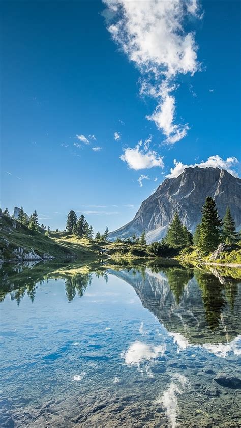 Südtirol Italien See Bäume Berge Blauer Himmel Wolken