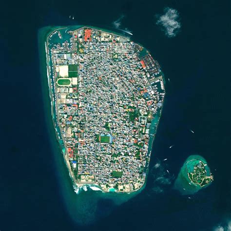 Pin By Tina Loechel On Daily Overview Maldives Male Maldives City