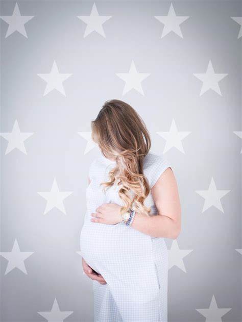 Bila anda sedang hamil, rahim anda akan menekan langsung pada kandung kemih yang menyebabkan buang air kecil lebih sering. 5 Ciri-Ciri Hamil Muda yang Paling Umum dan Makanan yang ...