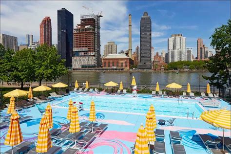 The Colorful Pop Up Pool At Roosevelt Islands Manhattan Park Pool Club