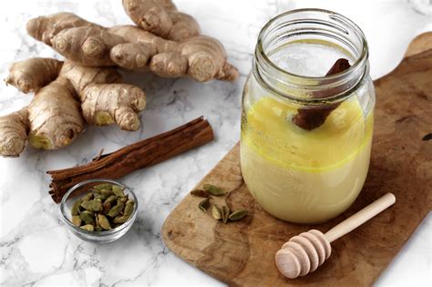 RECIPE Ginger Turmeric Cardamom Latte With Manuka Honey WOAHSTYLE