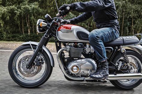 Higher performance, better handling, enhanced tech and even more premium style. 2018 Triumph Bonneville T120 Review - TotalMotorcycle