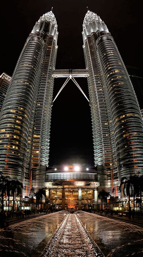 Enjoy base jumping in kl tower, kuala lumpur, malaysia. 5-five-5: Petronas Twin Towers (Kuala Lumpur - Malaysia)