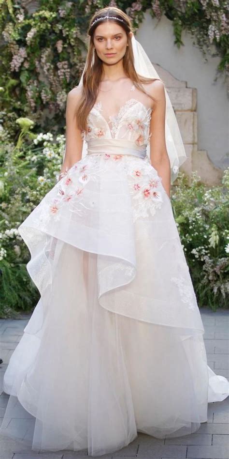 Monique Lhuillier Spring 2017 Gorgeous Wedding Gowns With Romantic
