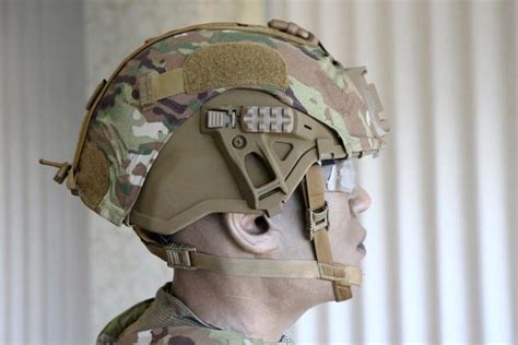 Newly Fielded Standard Issue Us Army Helmet The Integrated Head