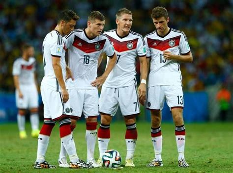 Wm 2014 finale podolski und schweinsteiger verarschen mehmet scholl. Fußball-WM 2014: Klose kann es noch | Fifa 2014 world cup ...