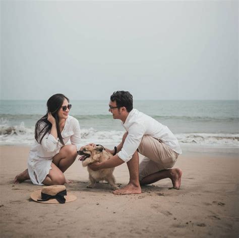 Setelah sekian lama tidak mempublikasikan foto manusia, kali ini saya akan membagikan beberapa foto yang sempat diabadikan pada juni 2019. Dapatkan Inspirasi Untuk Pose Prewedding Di Pantai ...