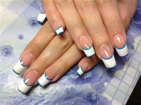 Moreover, it's a manicure that works well for both short and long nails; Nail designs: French manicure