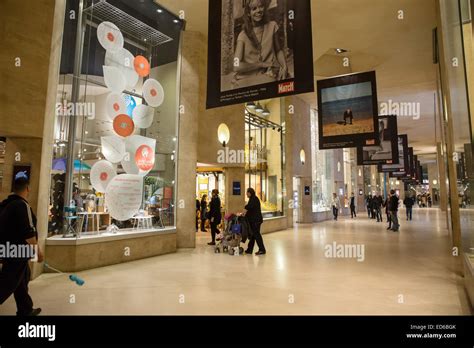 Carrousel Du Louvre Underground Shopping Mall Paris Stock Photo Alamy