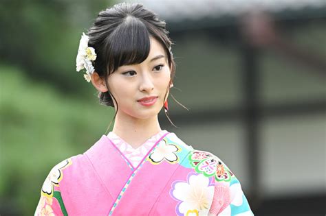 井本彩花：15歳の“国民的美少女” ピンクの振り袖でポップ＆キュートに 毎日キレイ