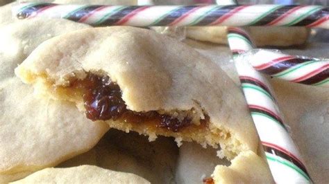 In a separate bowl, combine flour, baking. Old Fashioned Christmas Raisin Delights | Recipe | Raisin filled cookies, Filled cookies, Raisin ...