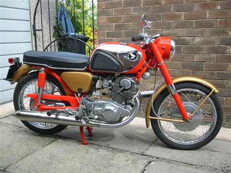 Claimed horsepower was 24.0 hp (17.9 kw) @ 9000 rpm. Honda CB77 | Classic Motorbikes