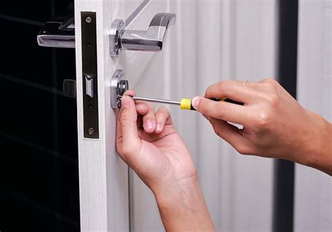 Changing Front Door Home Lock Is Easy Quick Cheapo Home Improvement