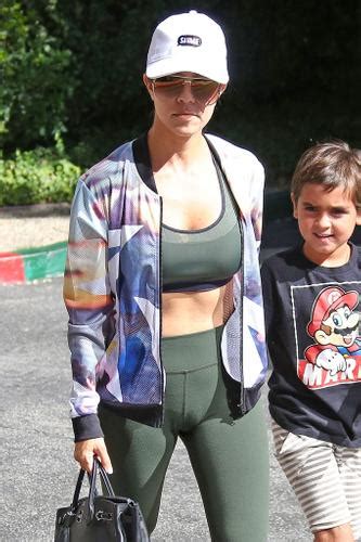 Camel Toe Alert Kourtney Kardashian Exposes All In Tight Spandex