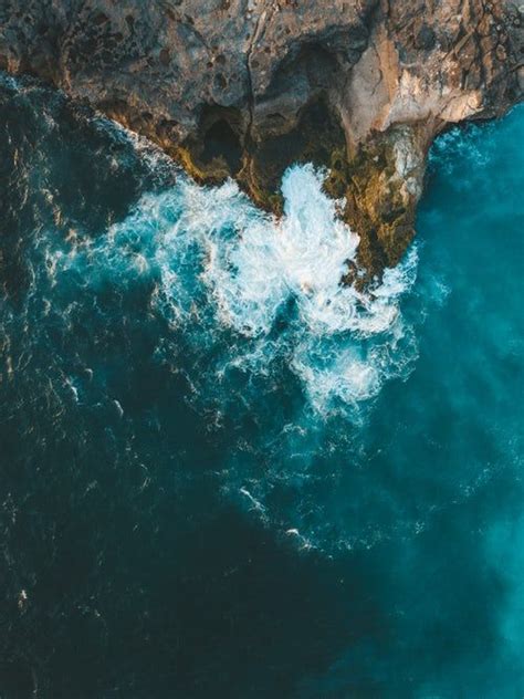 Beautiful Free Images And Pictures Unsplash Sea Waves Waves Landscape