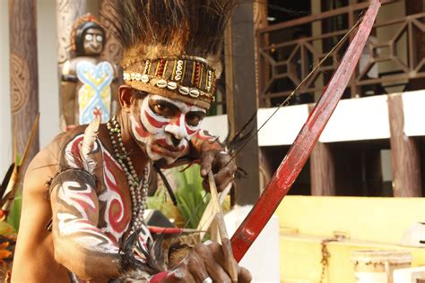 Mengenal Koteka Pakaian Khas Papua Yang Unik