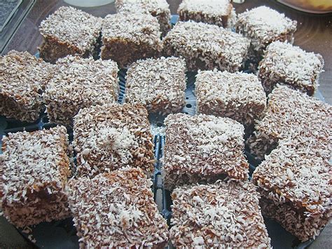Vom apfelkuchen bis zum becherkuchen finden sie bei uns einfache und schnelle kuchen zum nachbacken. Kroatische Kokosschnitten von NinaPerusic | Chefkoch
