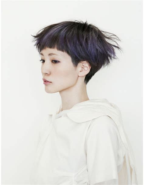 Couper court à quelque chose — ● couper court à quelque chose le faire cesser brusquement : Coupe courte graphique hiver 2015 - Les plus belles coupes ...