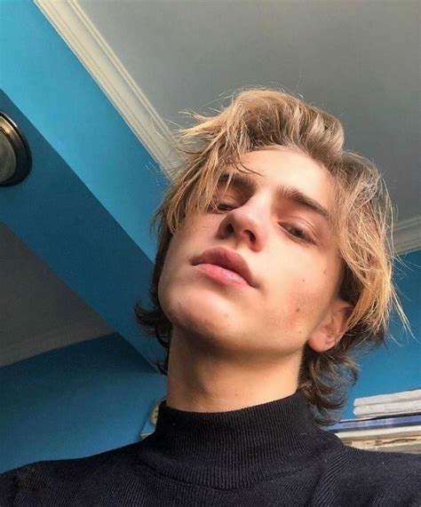 Another reason why men choose wavy hairstyles men is that it doesn't select skin tone. - pinterest ; ⭒ 𝑒𝑠𝑡𝑟𝑒𝑙𝑙𝑎 ⭒ in 2020 | Cute white boys ...