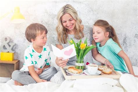 A Top 9 Free Breakfast In Bed For Mom