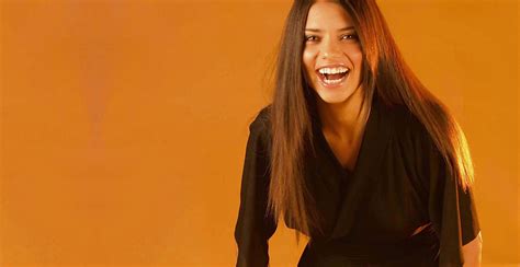 2174x1120 Adriana Lima Laughing Images Hd 2174x1120 Resolution