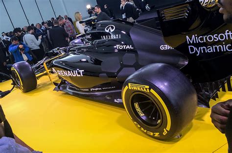 Formula 1® esports series is back for its 4th season! Renault Sport road cars to benefit from revived Renault F1 ...