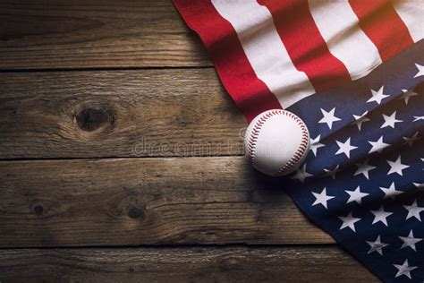 Baseball Mit Amerikanischer Flagge Im Hintergrund Stockbild Bild Von