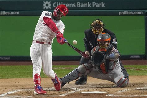 Phillies Hit Five Home Runs Beat Astros 7 0 In Game 3 Of World Series