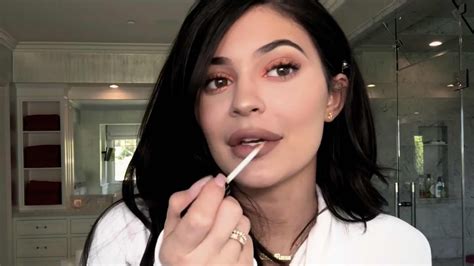 Kylie Jenner Cosmetics Eyebrow Famous Person