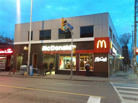 The golden arches logo, mcdonald's ja happy meal on mcdonald's corporation'i ja selle sidusettevõtete registreeritud kaubamärgid. Toronto things: McDonalds open at Ossington and Bloor