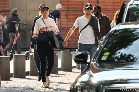 Fans have speculated that the british actor has inspired several of swift's tracks. Taylor Swift and Joe Alwyn Holding Hands in Paris May 2019 | POPSUGAR Celebrity Photo 10