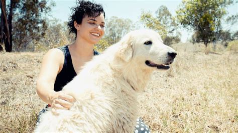 Zwar wird er vorerst mit einem touristenvisum bei vivian leben, doch nach einer gewissen zeit soll sebastian dann auch. Heulkrampf! Bei Australien-Bäuerin Viv wird es emotional ...