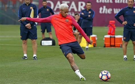 Skills hype reel 2020 (youtube.com). Magical Neymar Jr shows his skills in training session