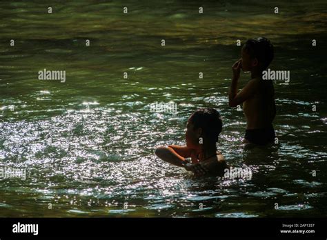 Asian Kids Playing In Water Hi Res Stock Photography And Images Alamy