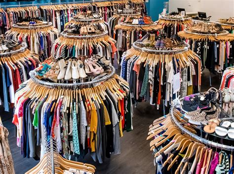 what is the difference between a thrift store and a consignment store 2023