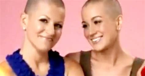Kellie Pickler Shaves Her Head To Support Cancer Fighting Friend Summer Holt Miller Us Weekly