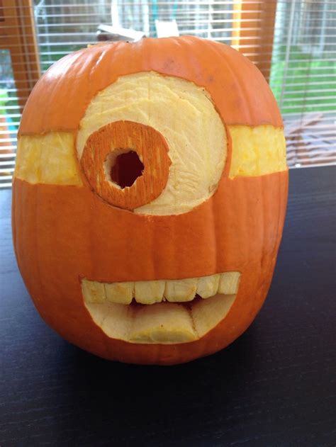 All of the blades are razor. minion jack o latern - Bing images | Halloween crafts ...